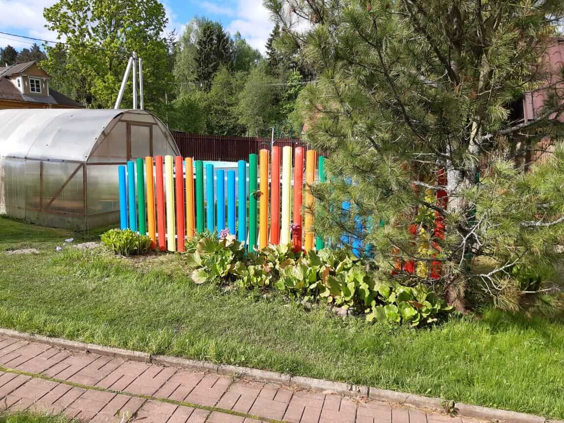забор из разноцветного штакетника односторонний фото1 в Димитровграде