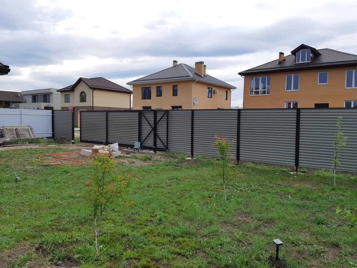 zabor-zhalyuzi-ral8019-temnyy-shokolad-foto3 в Димитровграде