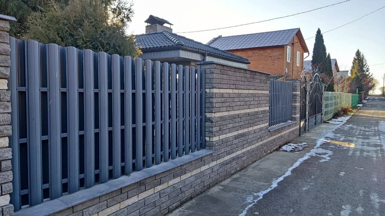 забор из штакетника RAL7024/7024 Серый графит двусторонний фото1 в Димитровграде