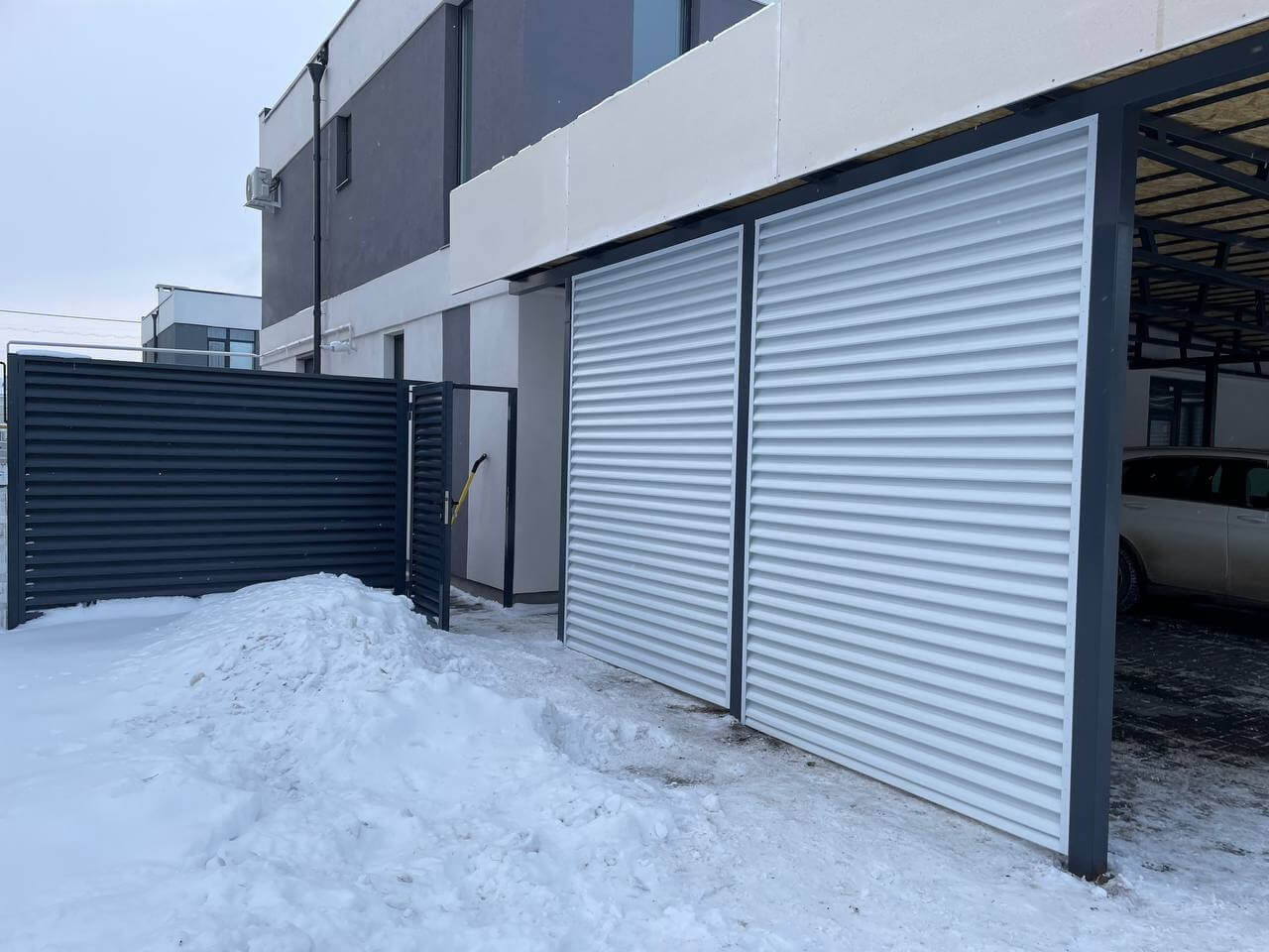 Парковочное место из ламелей Еврожалюзи RAL9003/9003 Белый двусторонний фото 1 в Димитровграде
