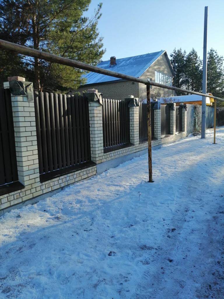 Забор из штакетника RAL8017 Шоколад в Димитровграде