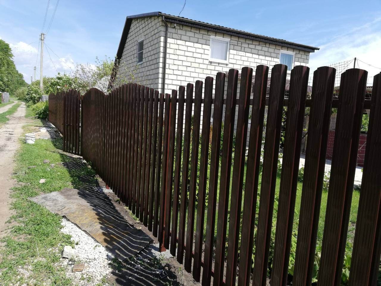 Забор из евроштакетника Плетенка 19м RAL8017 Шоколад в Димитровграде