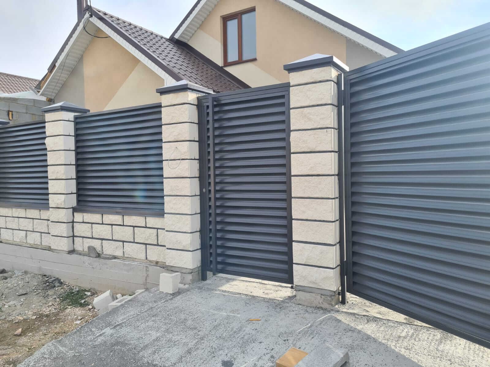 Забор из ламелей Еврожалюзи 38м RAL7024/7024 Серый Графит двусторонний фото 1 в Димитровграде