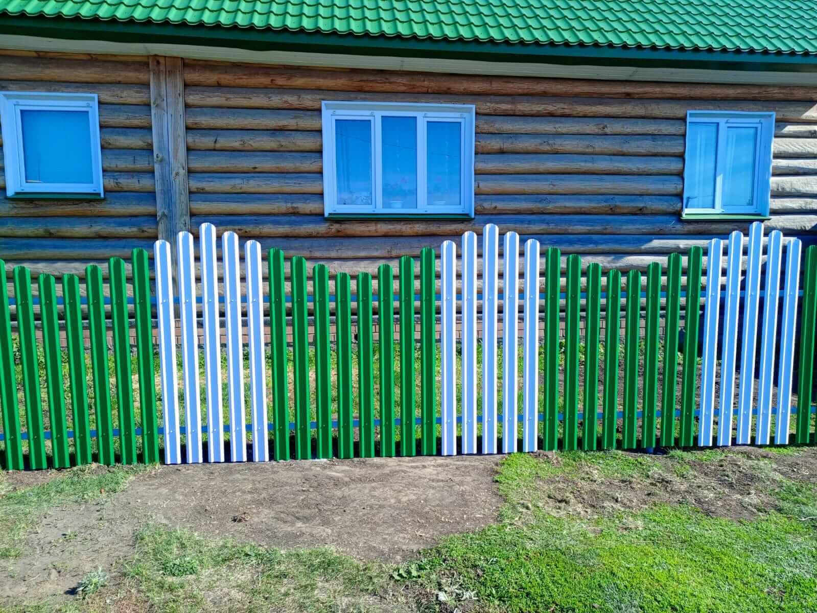 Забор из штакетника 18м в двух цветах RAL9003 Белый + RAL6029 Зеленая Мята в Димитровграде