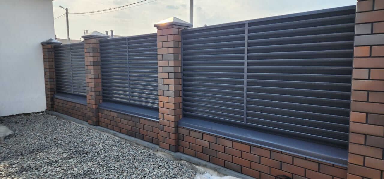 Забор из ламелей еврожалюзи 22м RAL7024/7024 Серый Графит двусторонний фото 1 в Димитровграде
