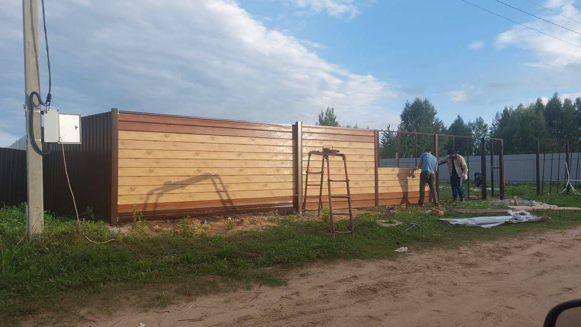 Забор из металлосайдинга Евро-Брус 34м Клен Светлый (SteelArt) + Темное Дерево (Printech) фото 1 в Димитровграде
