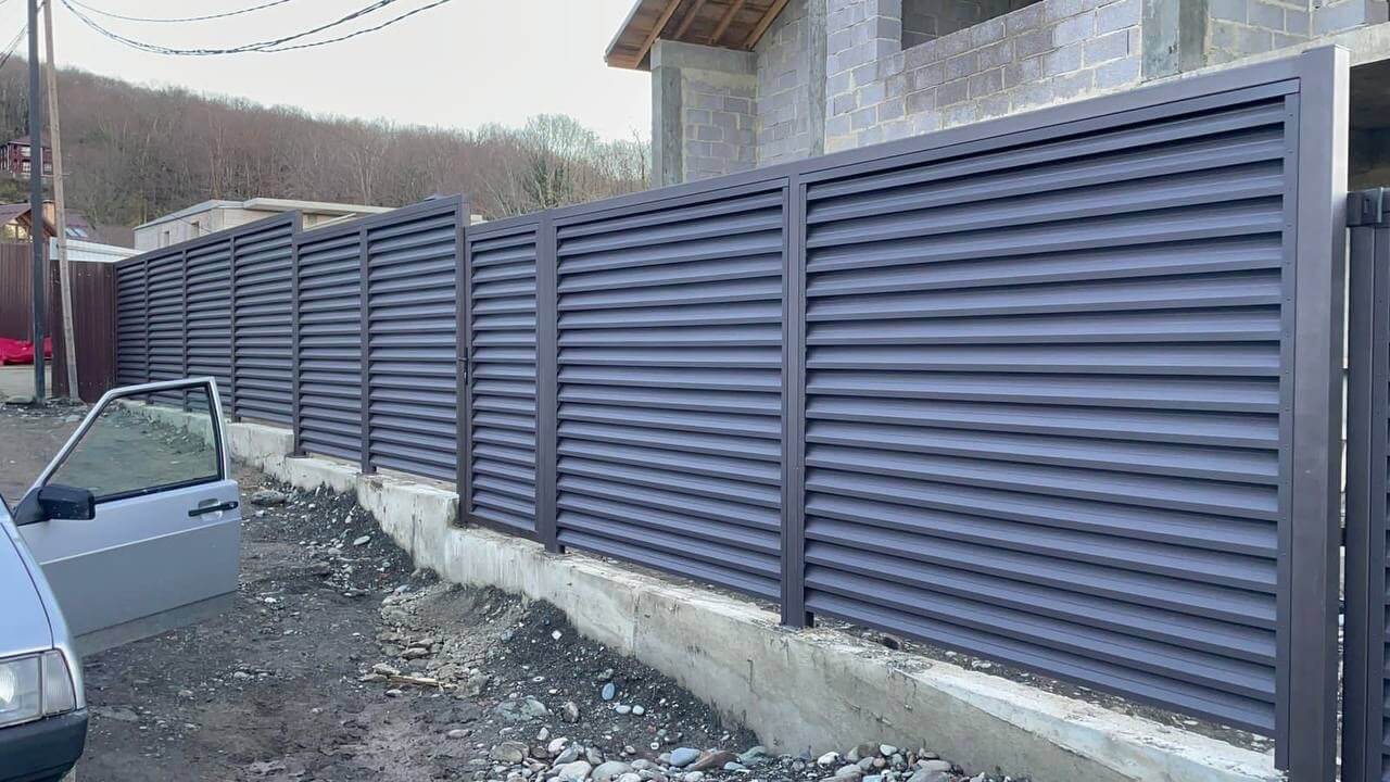 Забор-жалюзи из ламелей ЭКО-Z 54м RAL8019/8019 Темный Шоколад двусторонний в Димитровграде