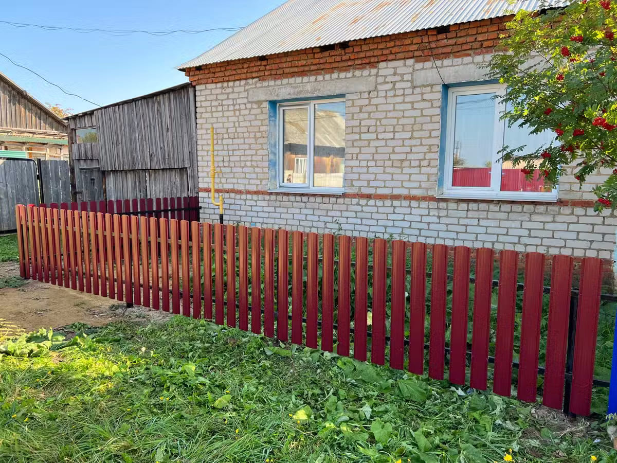Забор из евроштакетника 9м RAL3005/3005 Красное Вино двусторонний в Димитровграде