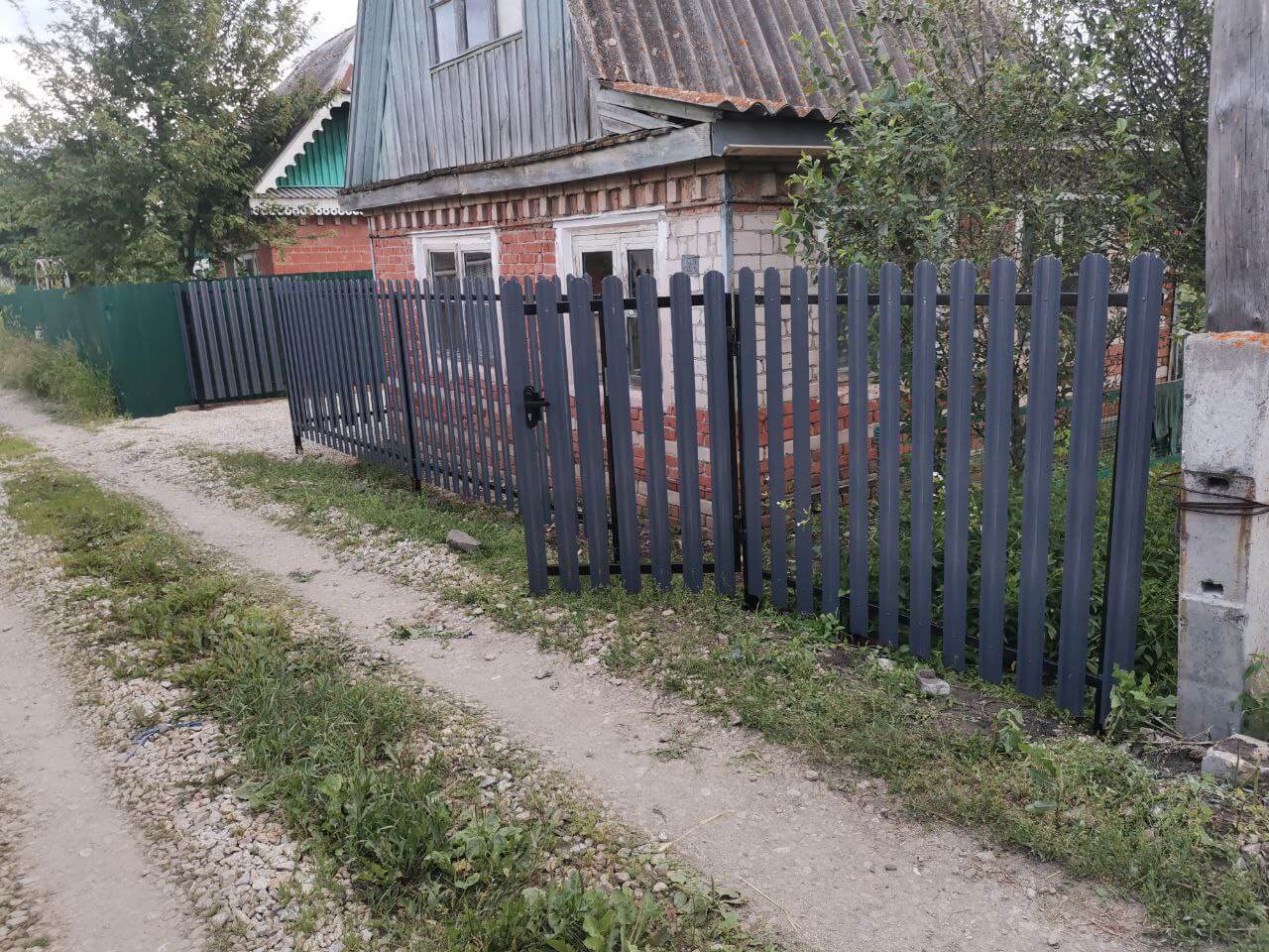 Забор из евроштакетника 7м RAL7024/7024 Серый Графит двусторонний фото 3 в Димитровграде