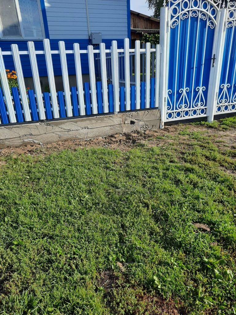Забор из евроштакетника 14м RAL9003 Белый, RAL5005 Синий Сигнал фото 2 в Димитровграде
