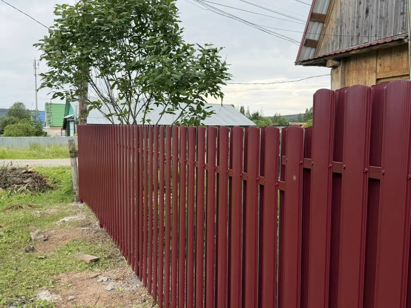 Забор из евроштакетника 24м RAL3005/3005 Красное Вино двусторонний фото 2 в Димитровграде